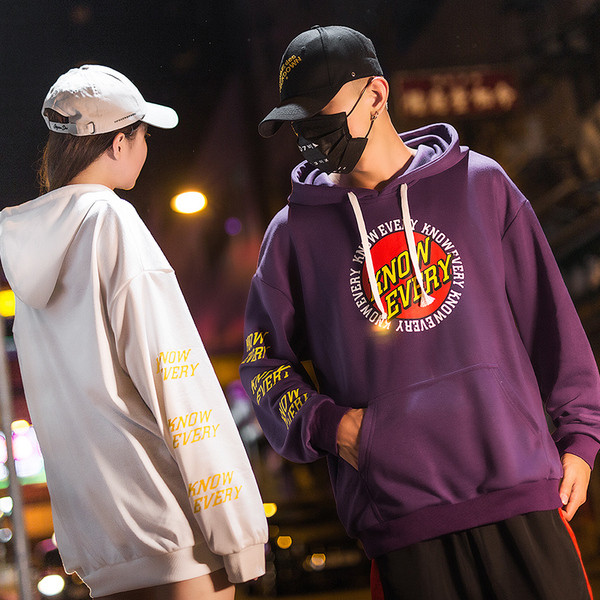 Суичър за мъже и жени в три цвята с щампа