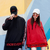 Φούτερ με κόκκινο και μαύρο χρώμα με εκτύπωση