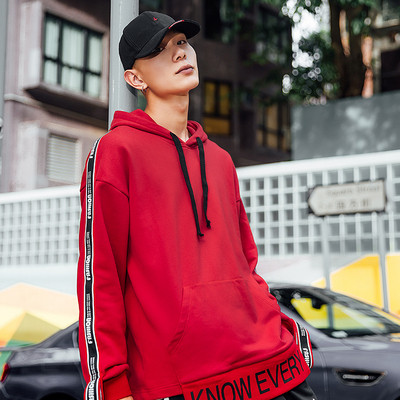 Φούτερ με κόκκινο και μαύρο χρώμα με εκτύπωση