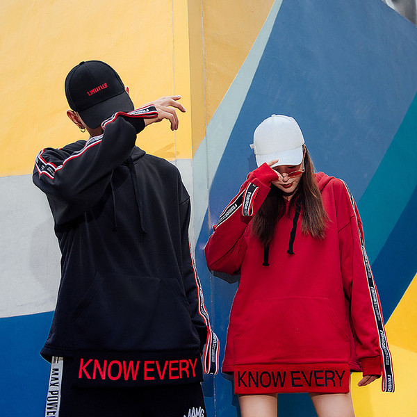 Φούτερ  με κόκκινο και μαύρο χρώμα  με εκτύπωση