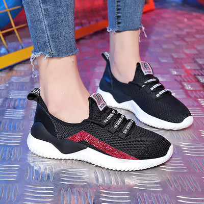 Нов модел дамски маратонки с висока подметка в бял и черен цвят