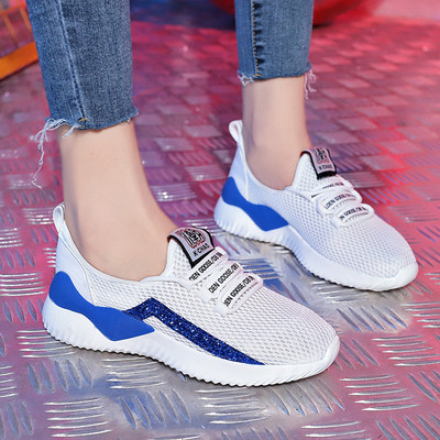 Нов модел дамски маратонки с висока подметка в бял и черен цвят