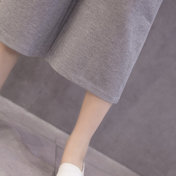 Есенен панталон за бременни жени с 7/8 дължина в сив и черен цвят - широк модел