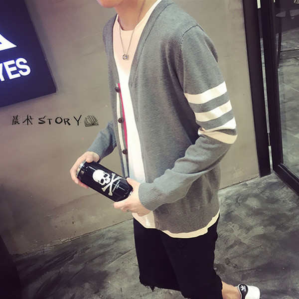 Vestă modernă pentru bărbați cu dungi în trei culori