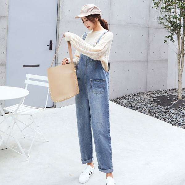 Дънков гащеризон с джобове за бременни жени 