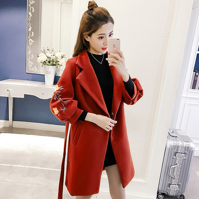 Стилно дамско палто с V-образна яка и цветна бродерия в няколко цвята 