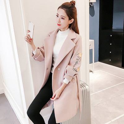 Стилно дамско палто с V-образна яка и цветна бродерия в няколко цвята 