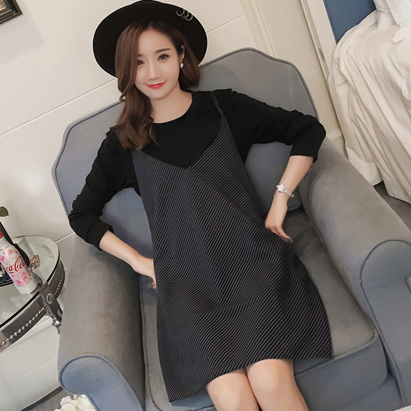 Σετ για έγκυες γυναίκες - μπλούζα με μακριά μανίκια και λεπτές λωρίδες και φόρεμα με κορδέλα