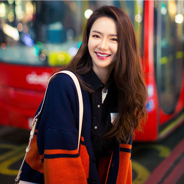 Cardigan de dama model nou cu nasturi potrivit pentru utilizarea de zi cu zi