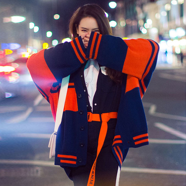 Cardigan de dama model nou cu nasturi potrivit pentru utilizarea de zi cu zi