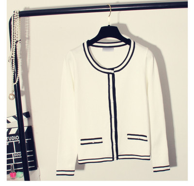 Нов модел дамска жилетка в бял и черен цвят