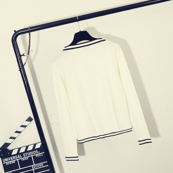 Нов модел дамска жилетка в бял и черен цвят