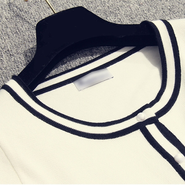 Нов модел дамска жилетка в бял и черен цвят