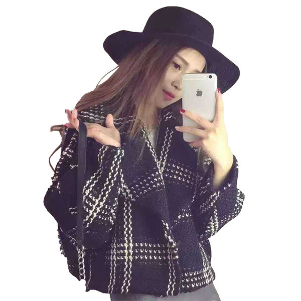 Μοντέρνο γυναικείο παλτό κοντό μοντέλο με κολάρο σε σχήμα V σε δύο χρώματα