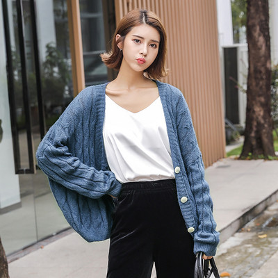 Модерна дамска жилетка с копчета и V-образно деколте