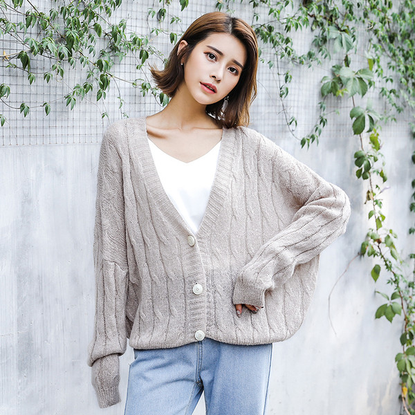 Модерна дамска жилетка с копчета и V-образно деколте