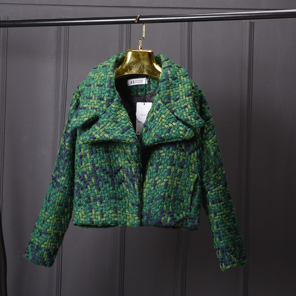 Стилно дамско палто къс модел с V-образна яка в три  цвята