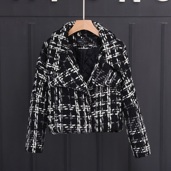 Стилно дамско палто къс модел с V-образна яка в три  цвята