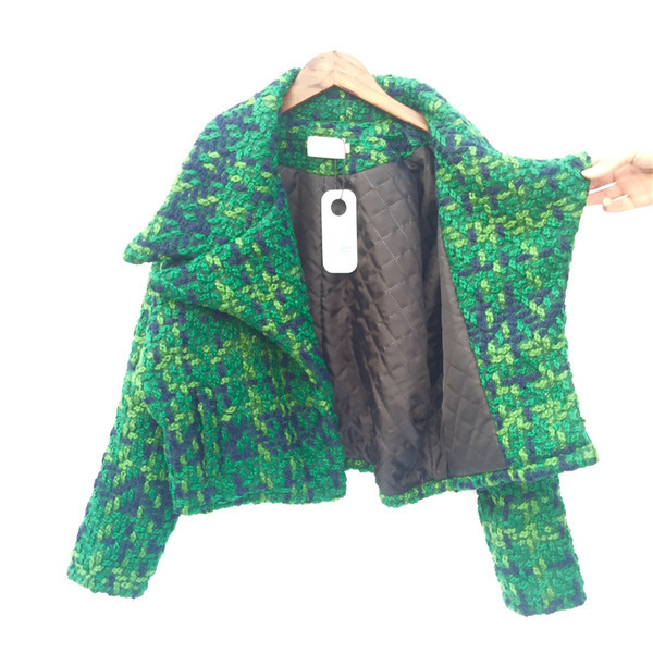 Стилно дамско палто къс модел с V-образна яка в три  цвята