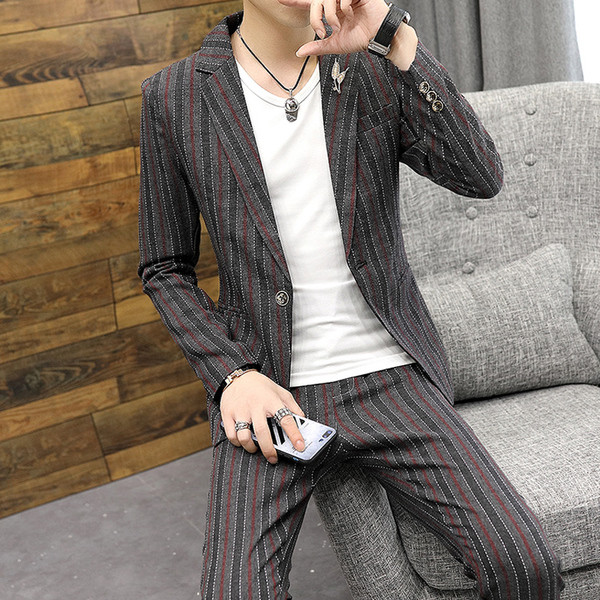 Спортно-елегантен мъжки костюм от три части в няколко модела