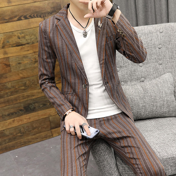 Спортно-елегантен мъжки костюм от три части в няколко модела