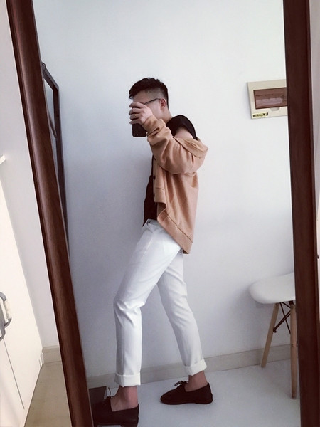 Vestă modernă pentru bărbați cu emblemă în două culori