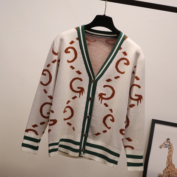 Vesta de dama moderna cu decolteu in V si nasturi in trei culori