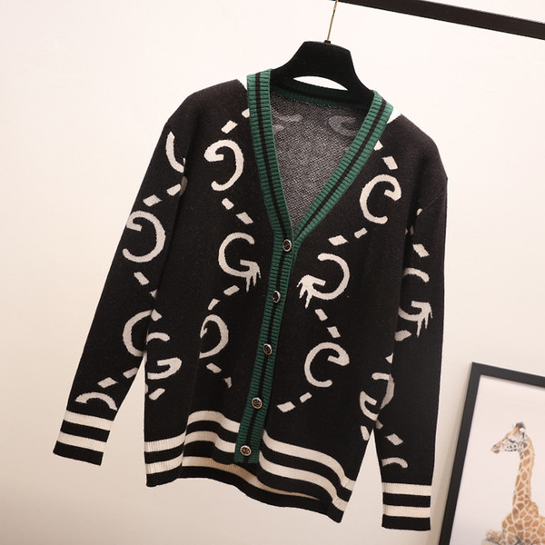 Vesta de dama moderna cu decolteu in V si nasturi in trei culori