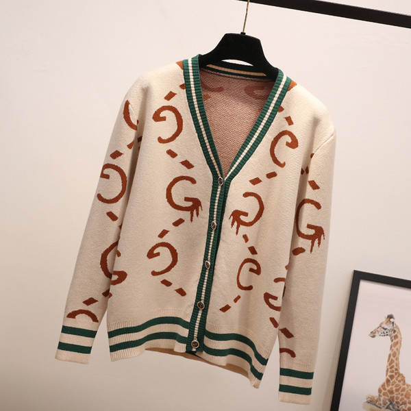 Vesta de dama moderna cu decolteu in V si nasturi in trei culori