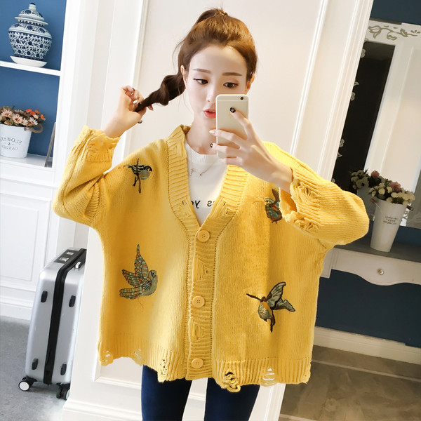 Нов модел дамска жилетка с бродерия и копчета в няколко цвята