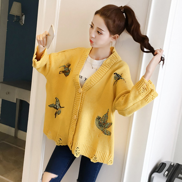 Нов модел дамска жилетка с бродерия и копчета в няколко цвята