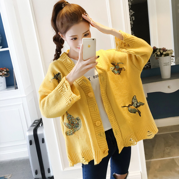 Нов модел дамска жилетка с бродерия и копчета в няколко цвята