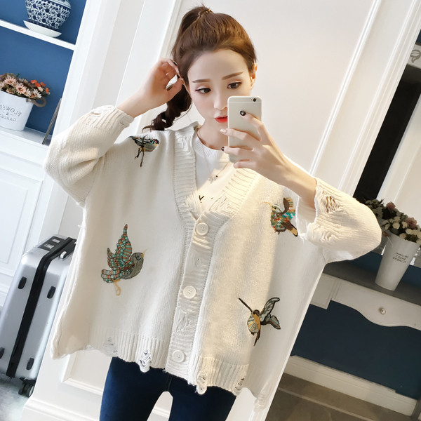 Нов модел дамска жилетка с бродерия и копчета в няколко цвята