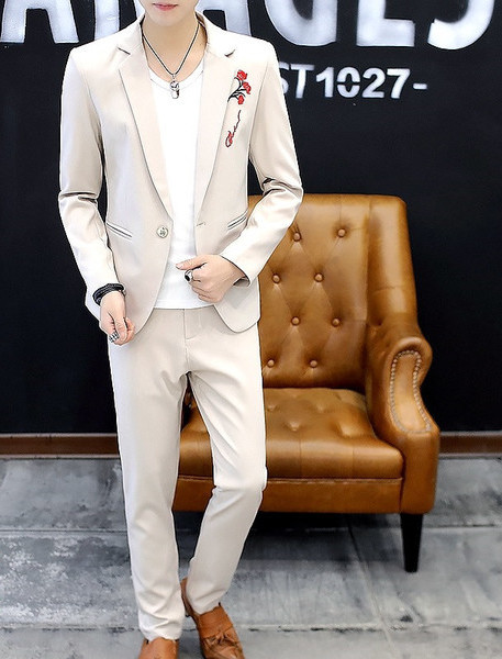 Costum bărbătesc elegant cu broderie în patru culori