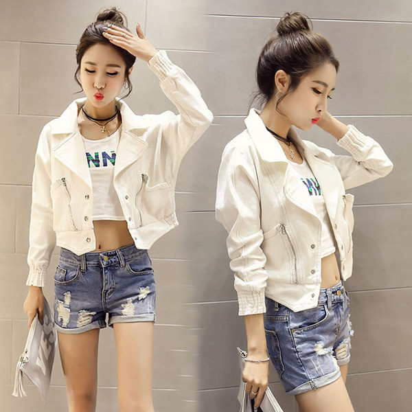 Дамско яке в бял цвят подходящо за ежедневие