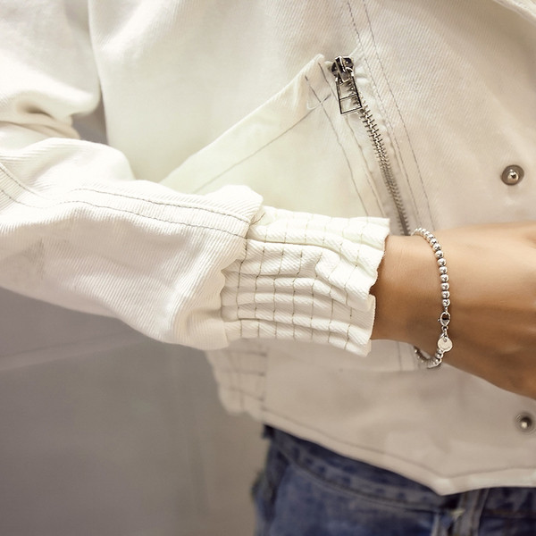 Дамско яке в бял цвят подходящо за ежедневие