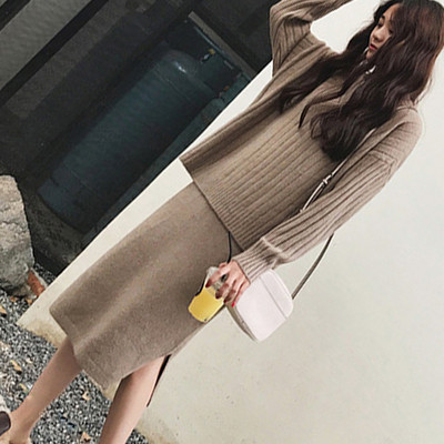 Set elegant pentru gravide în două părți - o rochie cu guler înalt și un pulover cu decolteu în V