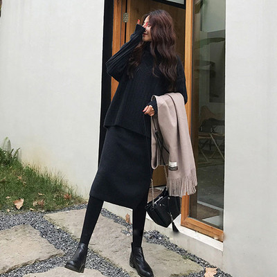 Set elegant pentru gravide în două părți - o rochie cu guler înalt și un pulover cu decolteu în V