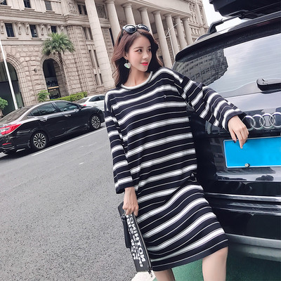 Раирана рокля за бременни жени с дълъг ръкав