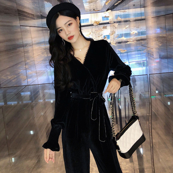 Κομψή γυναικεία φόρμα με κορδέλα σε μαύρο χρώμα