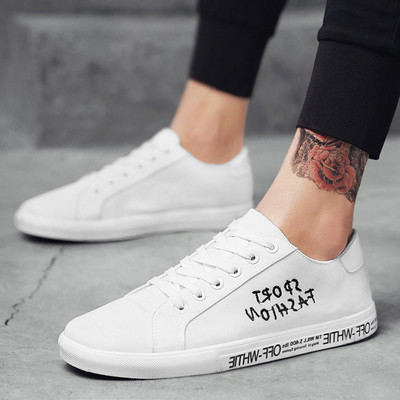 Μοντέρνα ανδρικά αθλητικά παπούτσια σε τρία χρώματα με επιγραφή