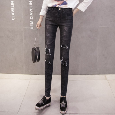 Модерни дамски дънки в два цвята с накъсани мотиви