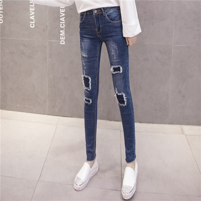 Модерни дамски дънки в два цвята с накъсани мотиви