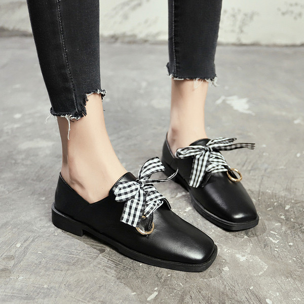 Модерни дамски мокасини с панделка от еко кожа в два цвята