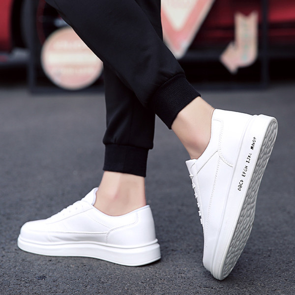 Модерни мъжки кецове в бял цвят с надпис