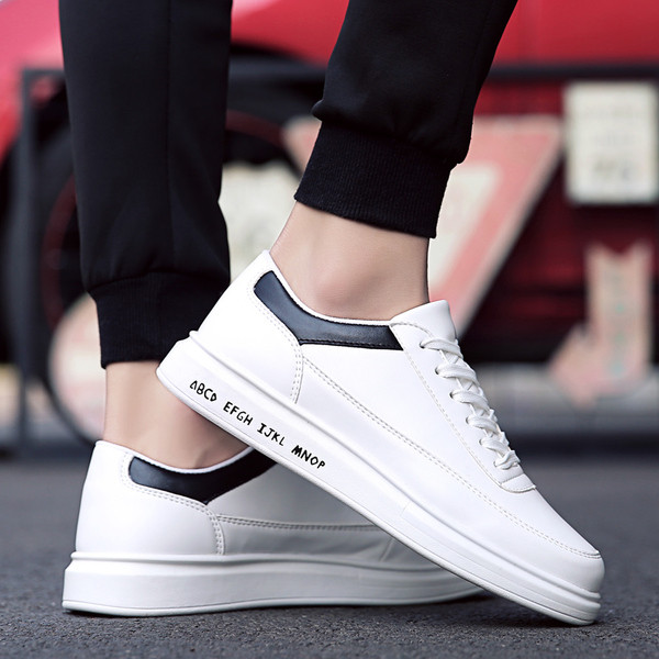 Модерни мъжки кецове в бял цвят с надпис