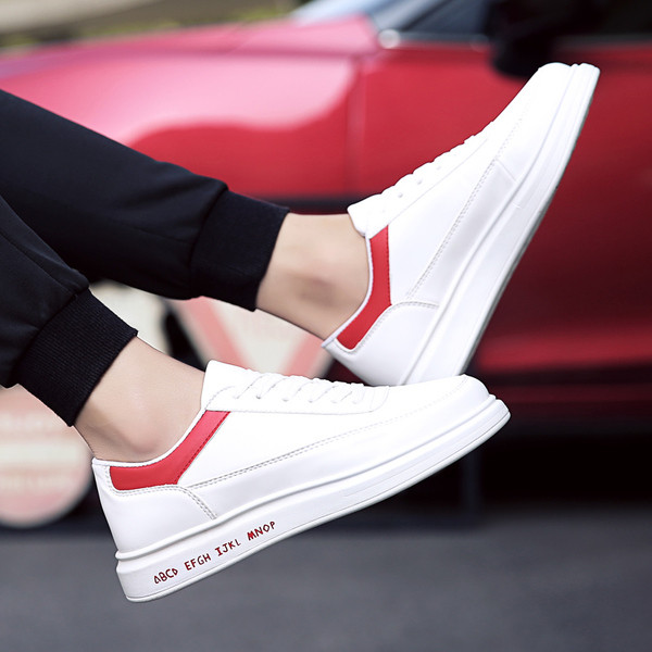 Модерни мъжки кецове в бял цвят с надпис