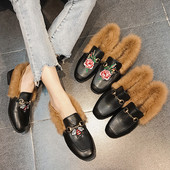 Модерни дамски мокасини с бродерия и пух в три модела