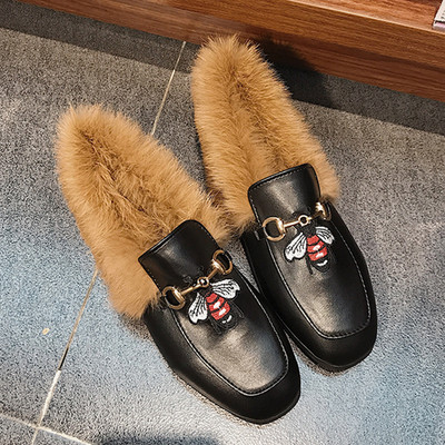 Модерни дамски мокасини с бродерия и пух в три модела