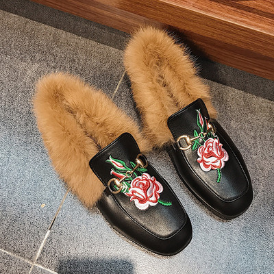Модерни дамски мокасини с бродерия и пух в три модела